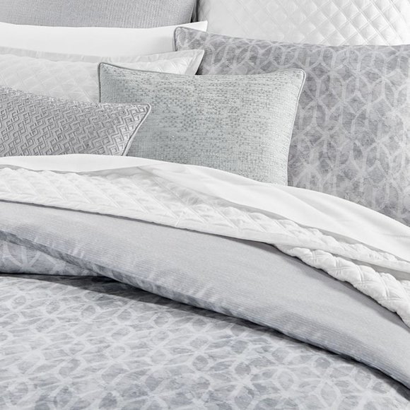 Hudson Park Diffused Geo Queen Bedding Set - 7 items. - Picture 1 of 12